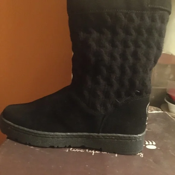 NWT Black Suede & Sheepskin Cable Knit Buckle Bear Paw Candice Boots - Picture 10 of 13